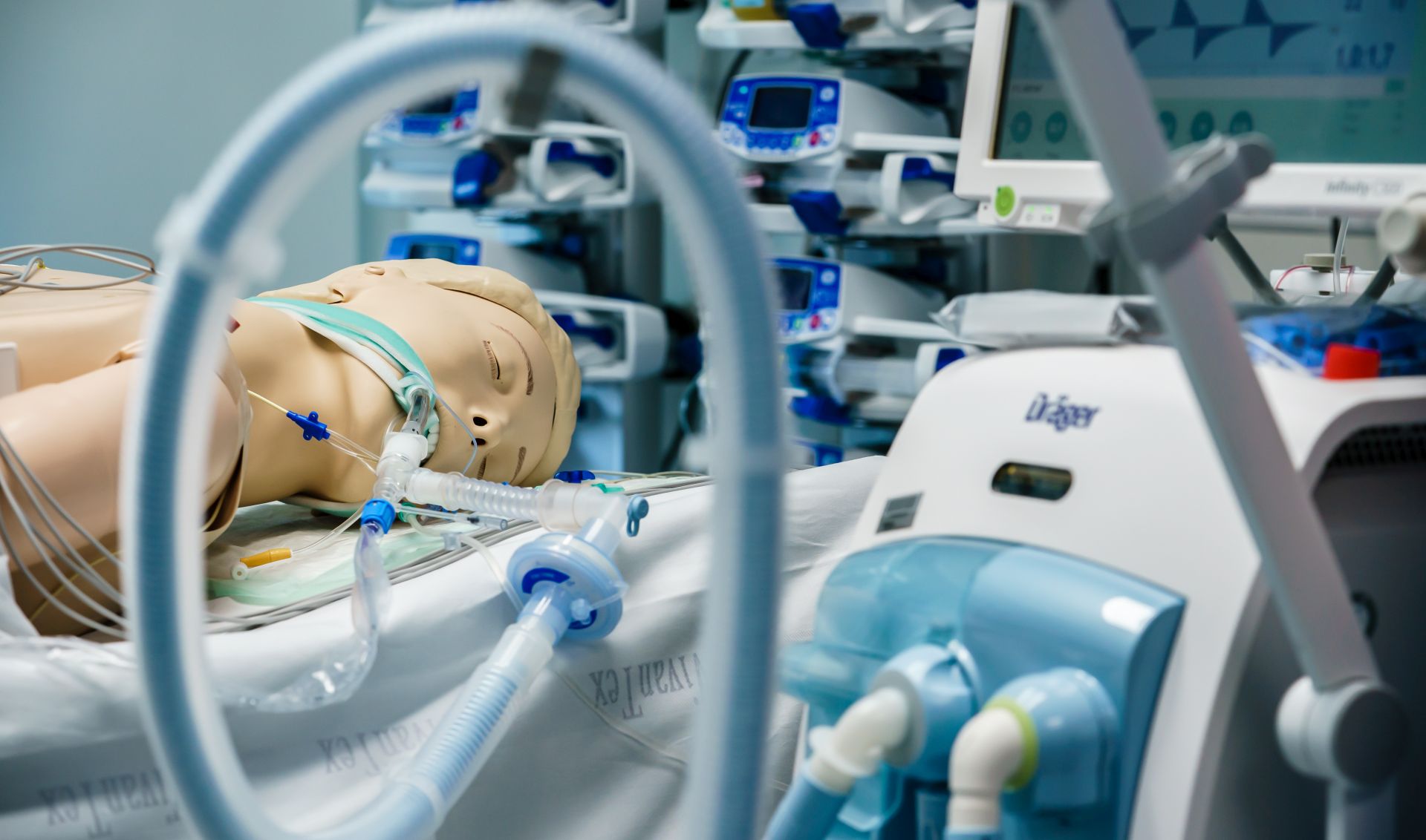 epa08324942 A medical ventilator by the company Draeger can be seen next to a dummy at the Vivantes Humboldt Hospital in Berlin, Germany, 26 March 2020. Berlin health senator Dilek Kalayci and Vivantes Managing Director Andrea Grebe presented a situation with a dummy and a breathing machine. Due to the ongoing pandemic of the COVID-19 disease caused by the SARS-CoV-2 coronavirus, the availability of ventilators is limited.  EPA/CLEMENS BILAN