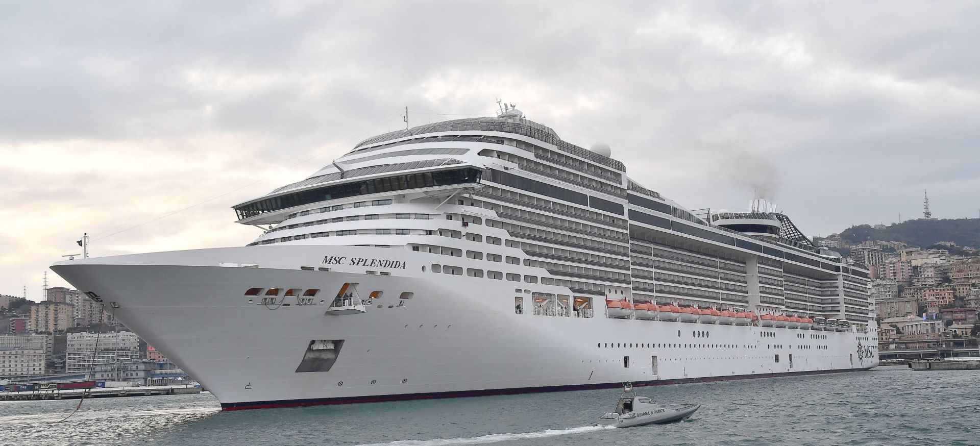 epa08327347 The MSC Splendida cruise ship approaches the port of Genoa, Italy, 27 March 2020. The huge vessel was carrying some 1,116 crew members on board, four of whom are in isolation after being in direct contact with a passenger infected with the the SARS-CoV-2 coronavirus that causes the COVID-19 disease, according to a statement by the press office of the president of the northwestern region of Liguria. Italy has been under a national lockdown since 09 March, as the Mediterranean country has been ravaged by the novel coronavirus with a devastating toll of more than 9,000 deaths so far.  EPA/LUCA ZENNARO