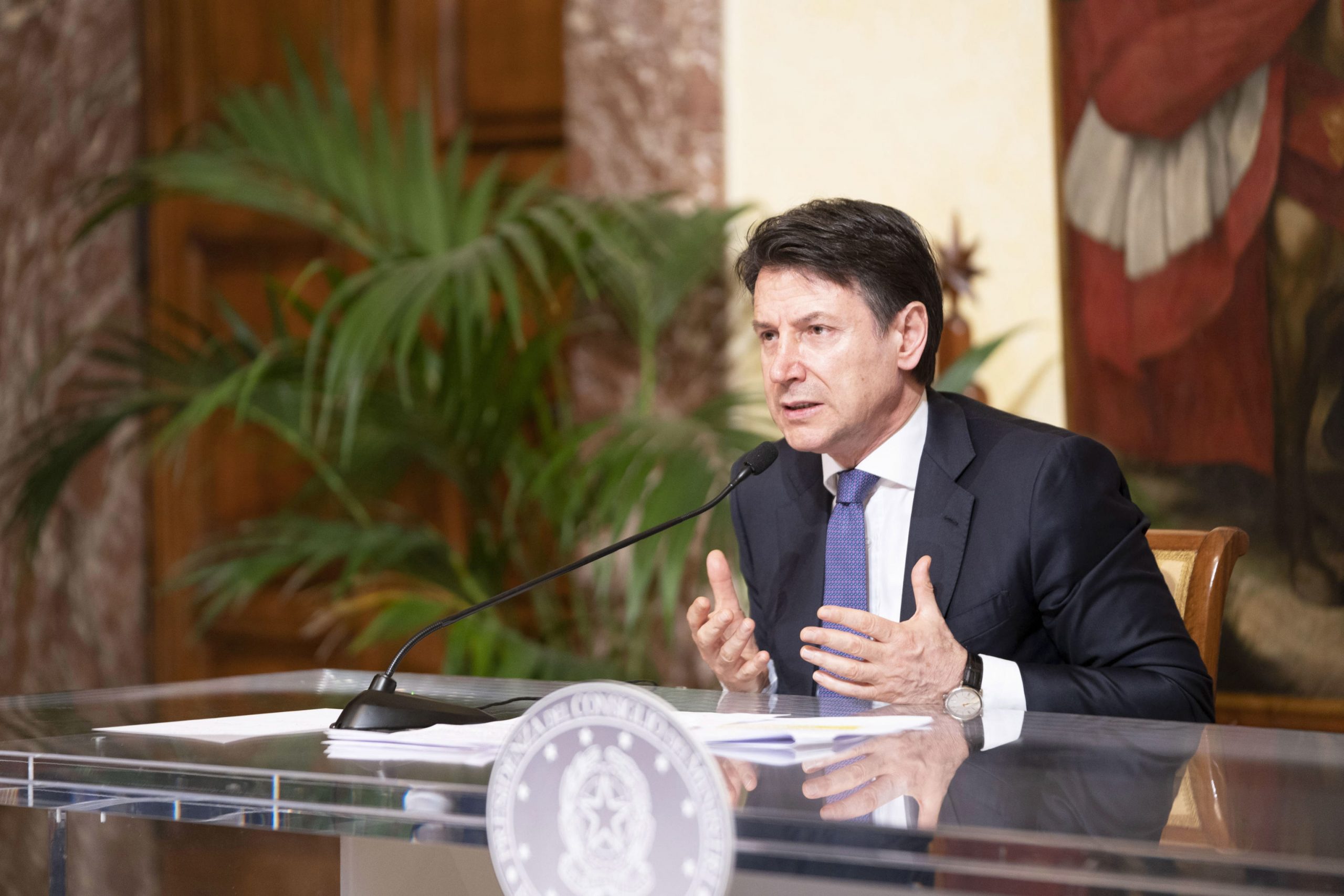 epa08329394 A handout photo made available by the Press office Palazzo Chigi shows Italian Prime Minister Giuseppe Conte attending a press conference at Palazzo Chigi, Rome, Italy, 28 March 2020.  EPA/Palazzo Chigi