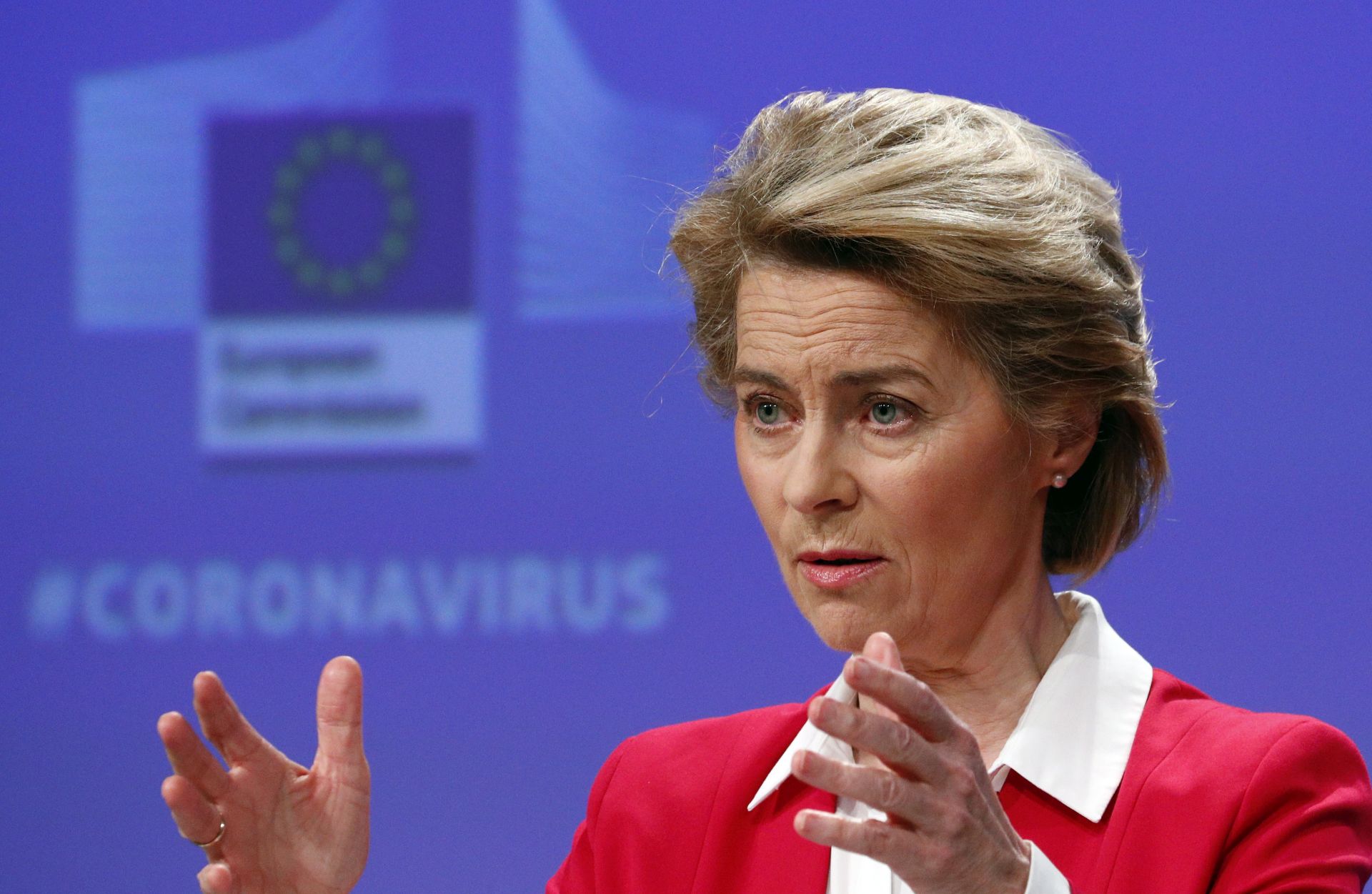 epa08338341 European Commission President Ursula von der Leyen holds a news conference detailing EU efforts to limit economic impact of the coronavirus disease (COVID-19) outbreak, in Brussels, Belgium, 02 April 2020.  EPA/FRANCOIS LENOIR / POOL