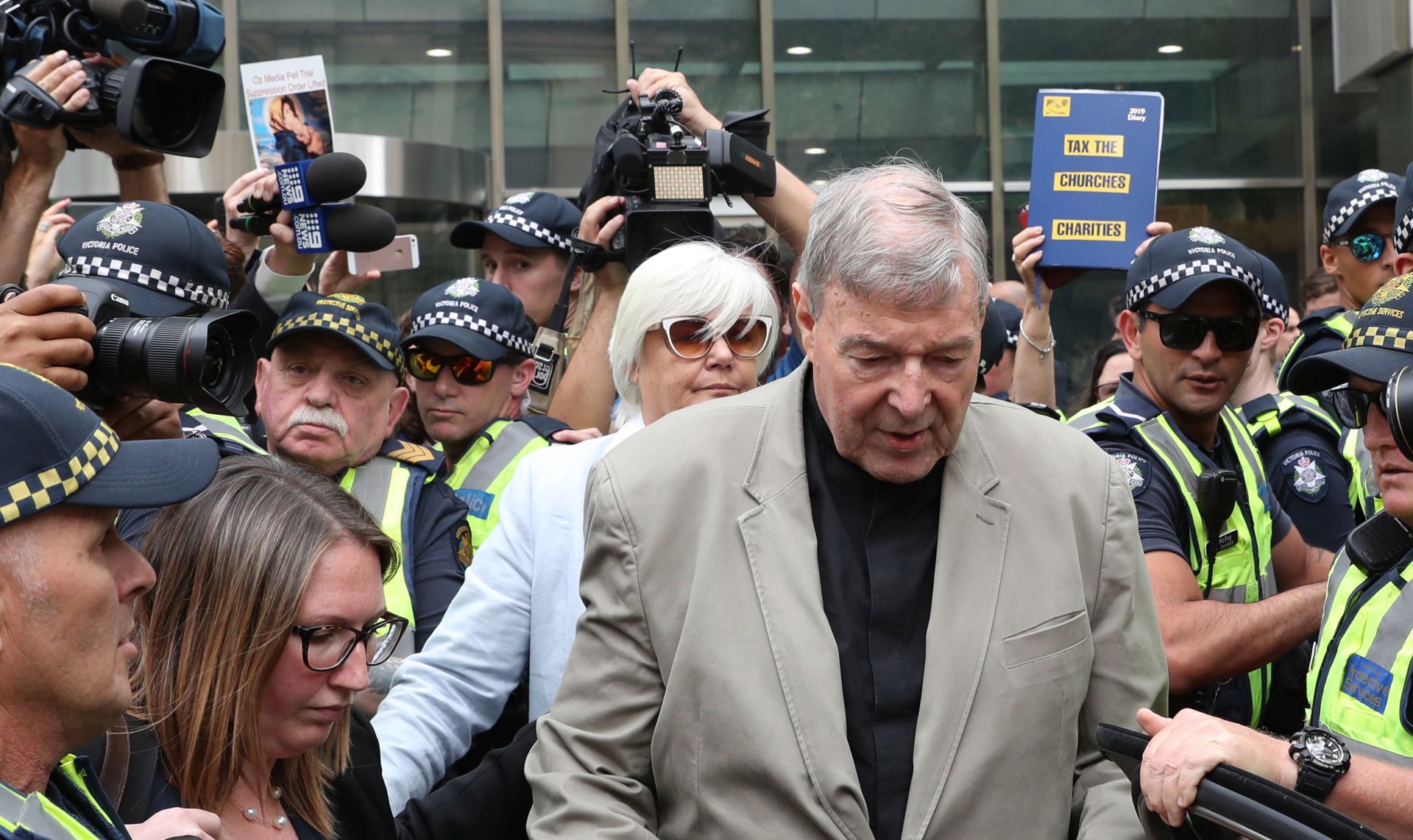 epa08346431 (FILE) - Australian Cardinal George Pell (C) leaves the County Court in Melbourne, Victoria, Australia, 26 February 2019 (reissued 06 April 2020). The Australian high court on 07 April 2020 is set to rule on Cardinal George Pell's final appeal to overturn his conviction for child sexual abuse. Pell is serving a six-year jail sentence for abusing two boys in the 1990s.  EPA/DAVID CROSLING AUSTRALIA AND NEW ZEALAND OUT