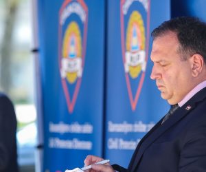 Zagreb, 12.04.2020. - Nacionalni stožer civilne zastite održao je konferenciju za medije o najnovijim detaljima širenja koronavirusa u Hrvatskoj. Na fotografiji ministar zdravstva Vili Beros.
foto HINA/ PIXSELL/ POOL/ Luka Stanzl/ ml