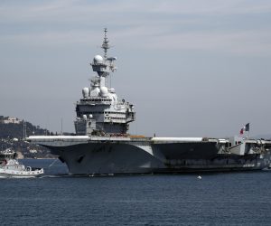 epa08358990 The French nuclear aircraft carrier Charles De Gaulle arrives back in Toulon military harbor, southern France, 12 April 2020. The aircraft carrier Charles De Gaulle which was deployed in the Atlantic as part of the Foch mission returned to Toulon after around 50 crew members on board showed symptoms of the SARS-CoV-2 coronavirus causing the Covid-19 disease.  EPA/GUILLAUME HORCAJUELO