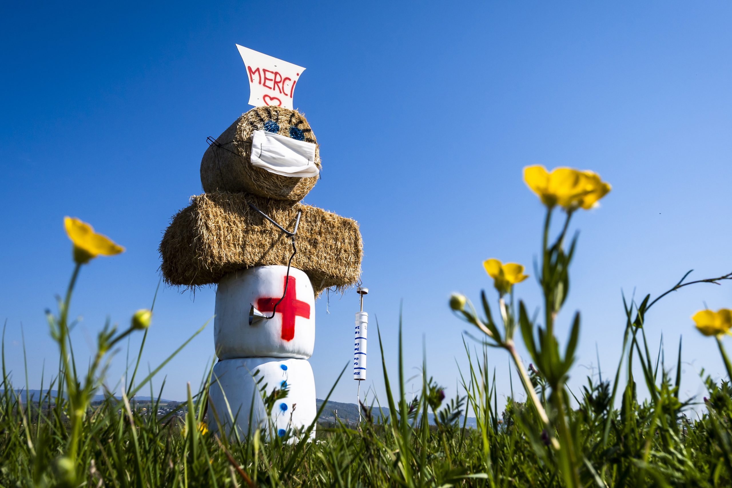 epa08360361 A figure made of bales of straw dressed as a medical nurse in a field near Duillier, Switzerland, 13 April  2020, to thank the nursing staff for their efforts during the spread of the pandemic Coronavirus (COVID-19) disease.  EPA/JEAN-CHRISTOPHE BOTT