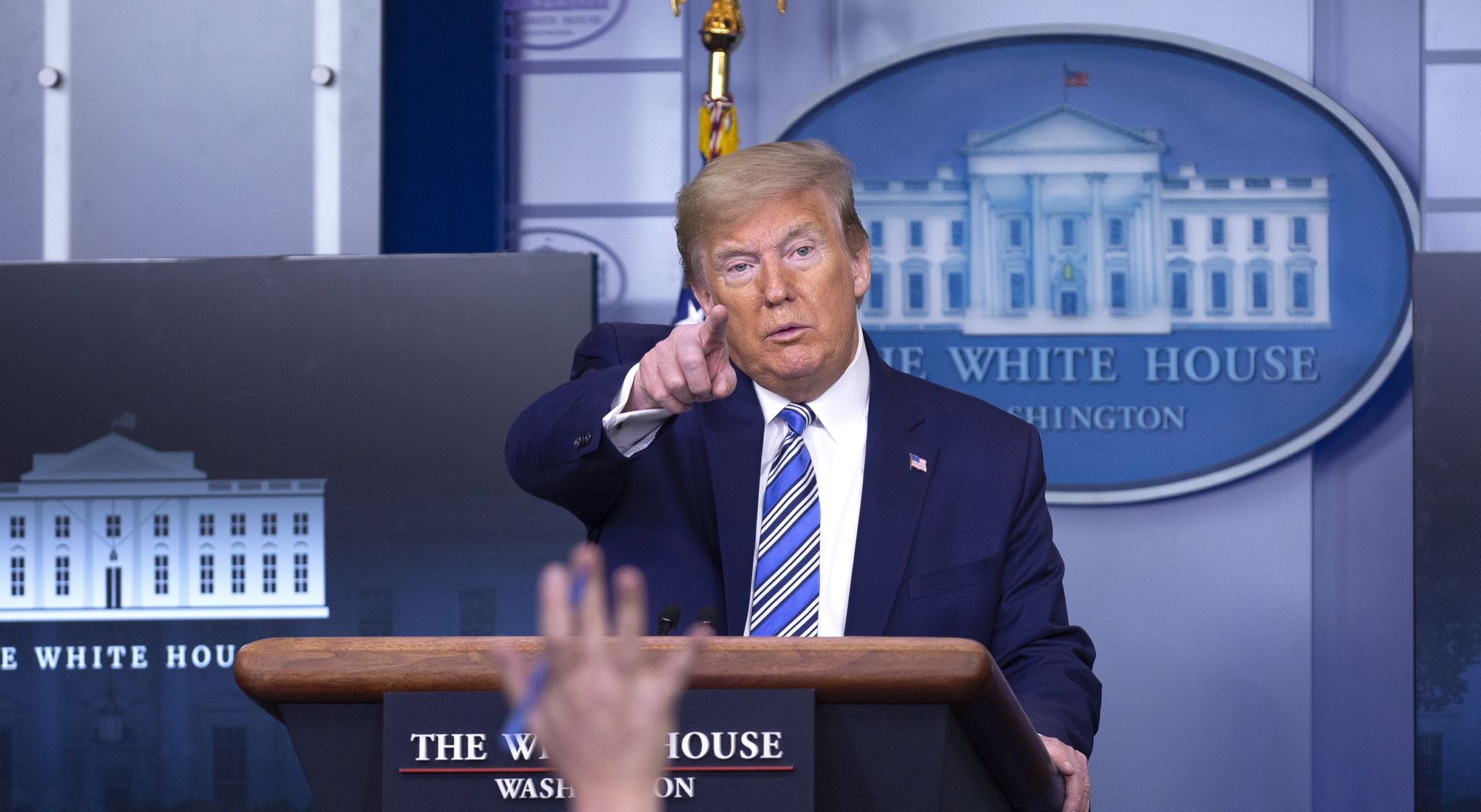 epa08372246 US President Donald J. Trump delivers remarks on the Coronavirus pandemic during a coronavirus task force news conference in the James S. Brady Press Briefing room at the White House in Washington DC, USA, 19 April 2020.  EPA/Stefani Reynolds / POOL