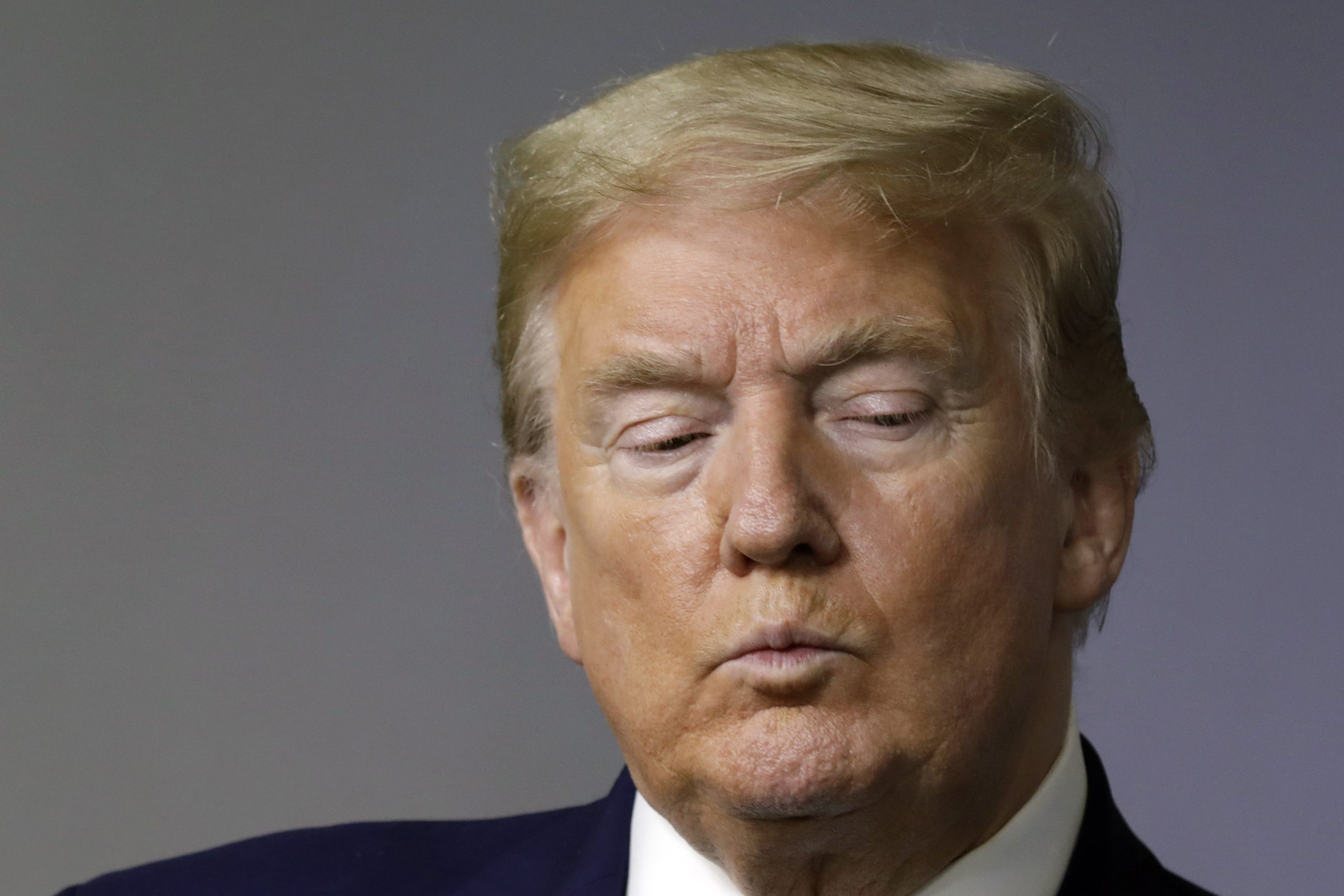 epa08376293 US President Donald J. Trump reacts during the Coronavirus Task Force press briefing at the White House in Washington, DC, USA, 21 April 2020.  EPA/Yuri Gripas / POOL