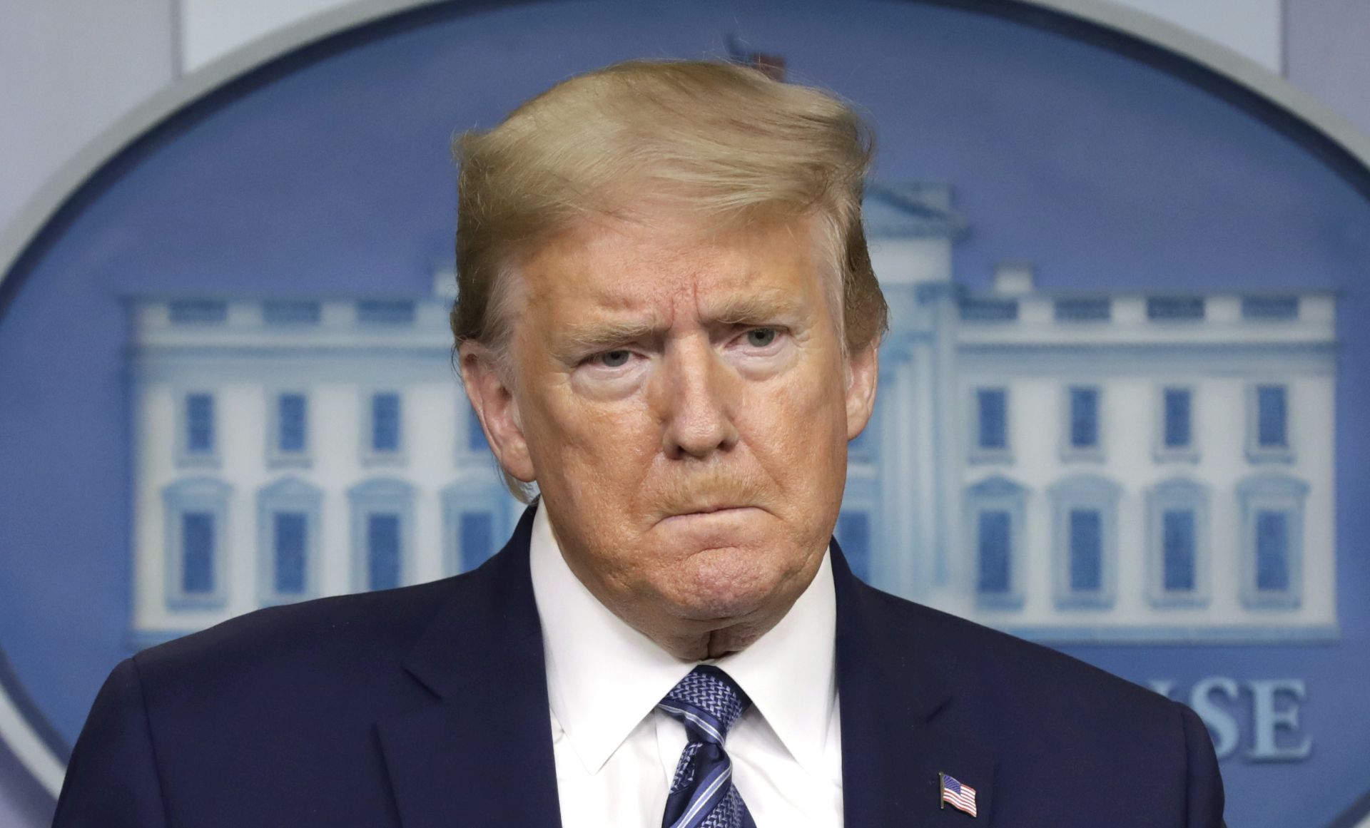 epa08376307 US President Donald J. Trump reacts as he speaks during the Coronavirus Task Force press briefing at the White House in Washington, DC, USA, 21 April 2020.  EPA/Yuri Gripas / POOL