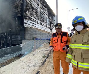 epa08390856 Firefighters after a fire engulfed a construction site for a distribution warehouse in Icheon, south of Seoul, South Korea, 29 April 2020. The fire, which broke out around 1:32 p.m. local time, killed 25 workers and left at least seven others injured.  EPA/YONHAP SOUTH KOREA OUT