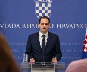 01.04.2020., Zagreb - Ministar Uprave Ivan Malenica na konferenciji za medije odrzanoj u Banskim dvorima, predstavio je sustav e-propusnica za gradjane. 
Photo: Jurica Galoic/PIXSELL