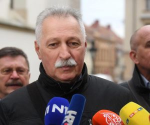 01.12.2019., Zagreb - U Banskim dvorima odrzava se nastavak pregovora obrazovnih sindikata i vlade oko strajka u skolama. Predsjednik Nezavisnog sindikata zaposlenih u srednjim skolama Hrvatske Branimir Mihalinec, Sanja Sprem
Photo: Marko Lukunic/PIXSELL