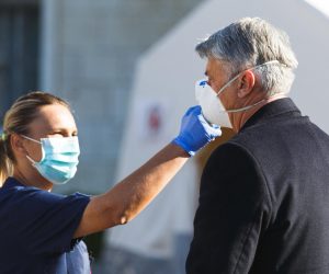 03.04.2020., Zadar - Ministar zdravstva Vili Beros obisao je Opcu bolnicu Zadar. Zupan Zadarske zupanije Bozidar Longin Photo: Marko Dimic/PIXSELL
