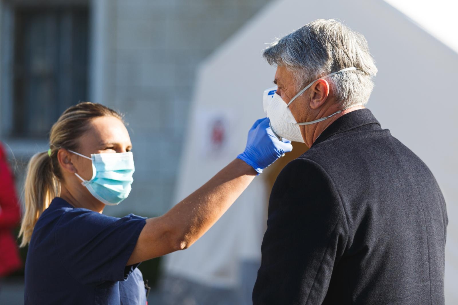 03.04.2020., Zadar - Ministar zdravstva Vili Beros obisao je Opcu bolnicu Zadar. Zupan Zadarske zupanije Bozidar Longin Photo: Marko Dimic/PIXSELL