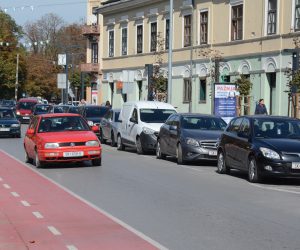 Sisak: Rimska ulica najprometnija je u gradu 04.10.2018., Sisak - Rimska ulica najprometnija je u gradu. Photo: Nikola Cutuk/PIXSELL