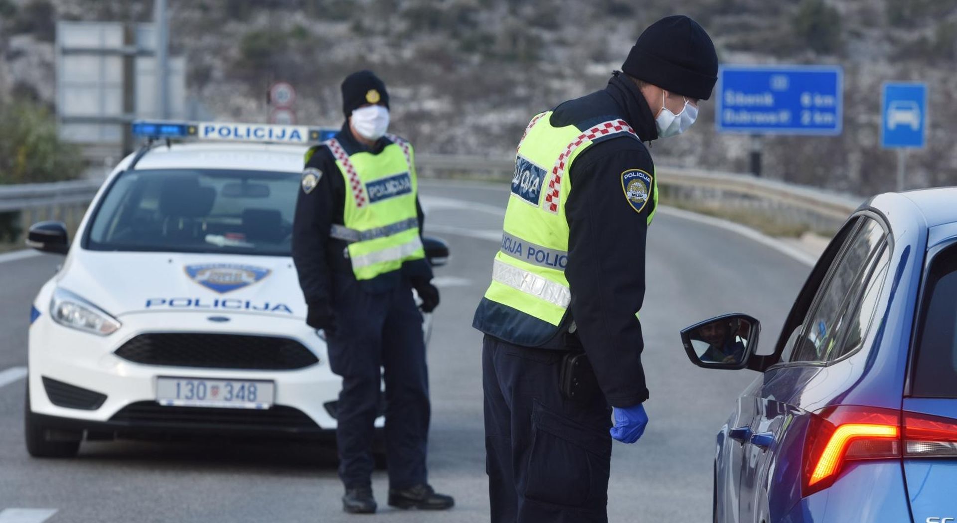 05.04.2020., Sibenik - Danas je posljednji dan kako gradjani RH mogu koristiti stare dozvole za kretanje iz grada u grad zbog radnih obveza. Photo: Hrvoje Jelavic/PIXSELL