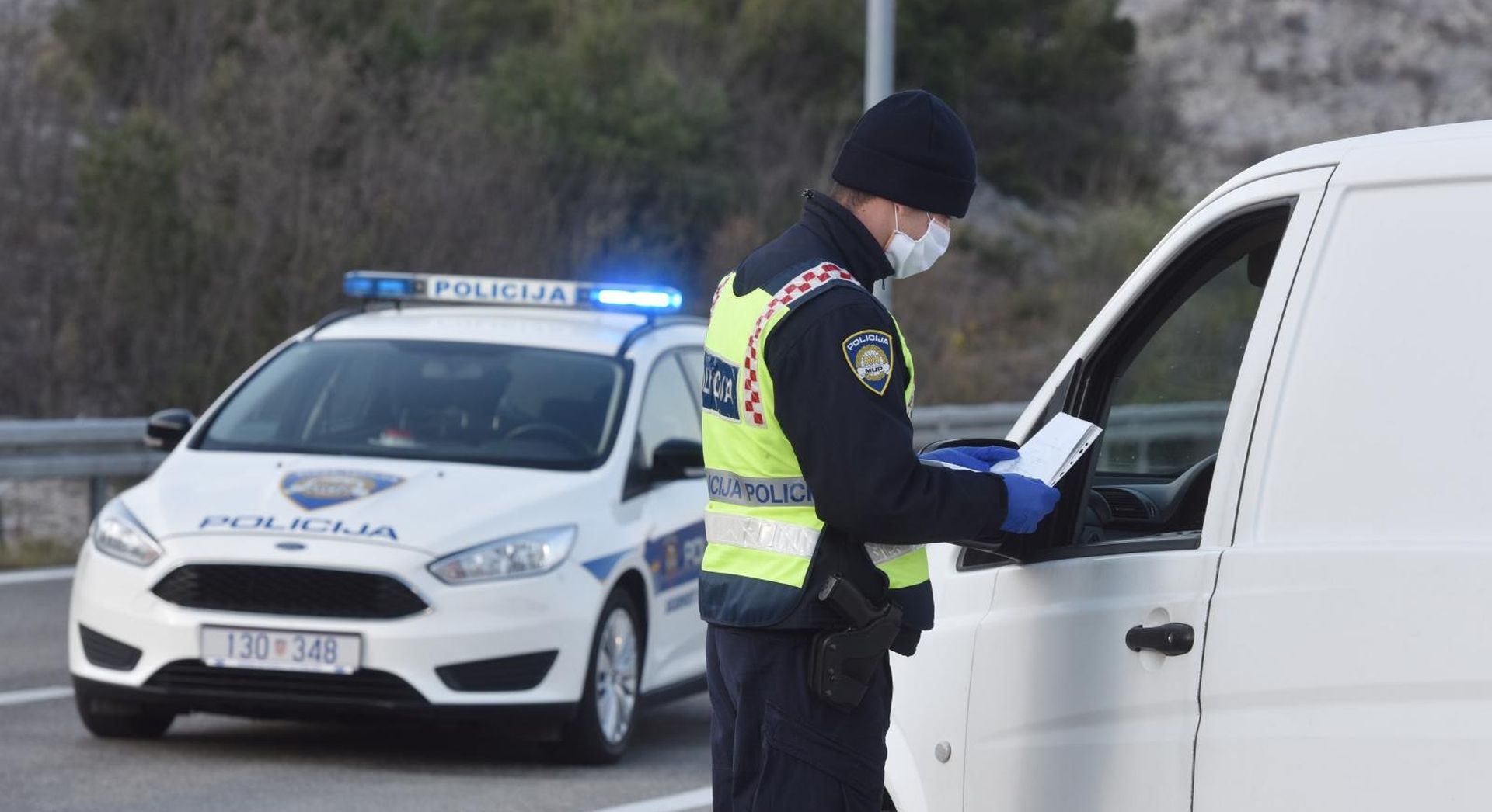 05.04.2020., Sibenik - Danas je posljednji dan kako gradjani RH mogu koristiti stare dozvole za kretanje iz grada u grad zbog radnih obveza. Photo: Hrvoje Jelavic/PIXSELL