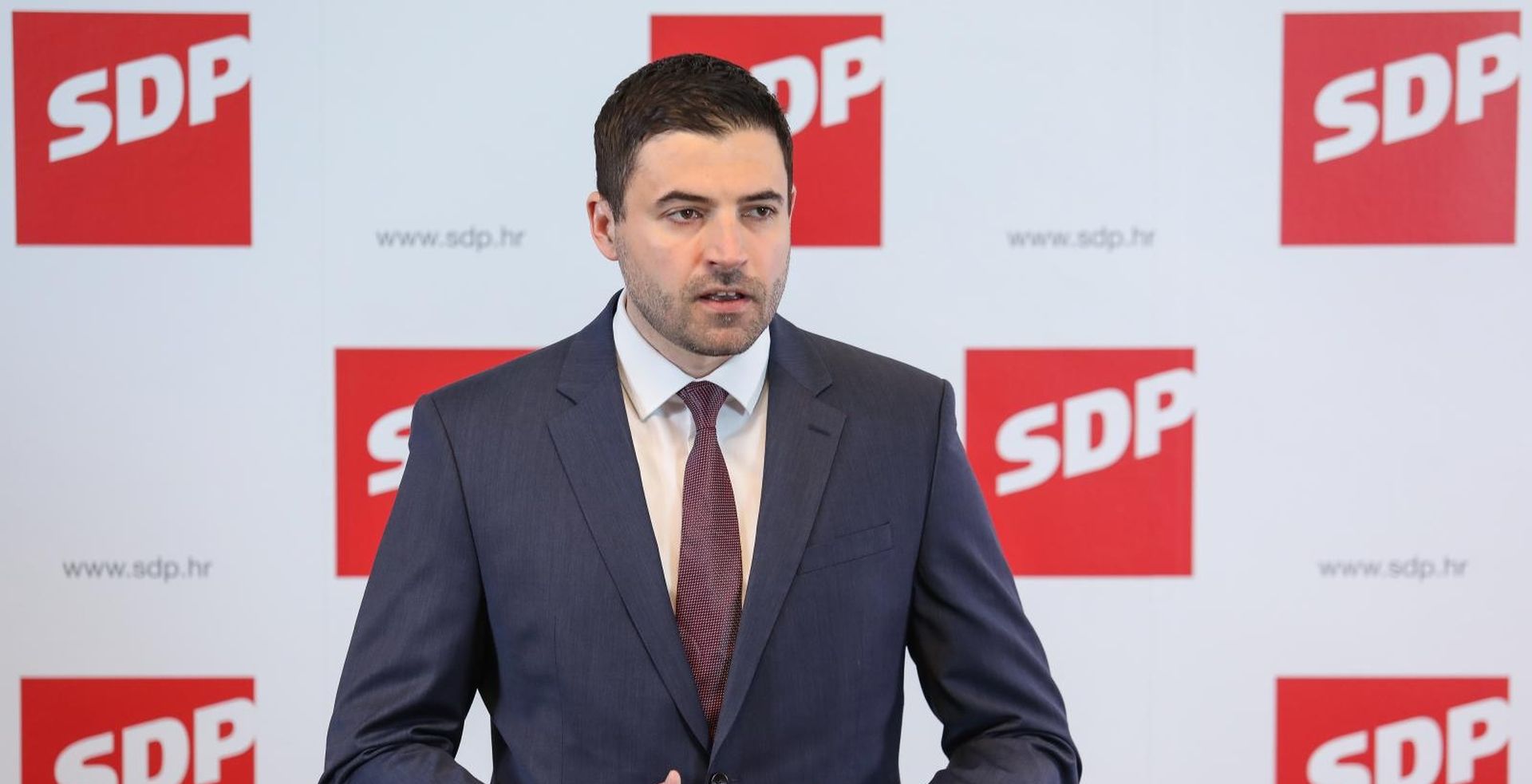 05.04.2020., Zagreb - U sjedistu SDP-a odrzana je konferencija za medije na kojoj je predstavljen SDP-ov treci paket mjera za pomoc gradjanima i gospodarstvu.  Predsjednik SDP-a Davor Bernardic. Photo: Tomislav Miletic/PIXSELL