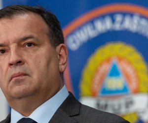 05.04.2020., Zagreb - Nacionalni stozer civilne zastite odrzao je konferenciju za medije o najnovijim detaljima sirenja koronavirusa u Hrvatskoj. Ministar zdravstva Vili Beros. Photo: Daniel Kasap/POOL/FAH