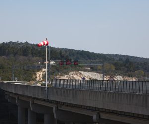 05.04.2020., Posedarje - Autocesta A1 zatvorena je za sav promet zbog jakog vjetra od Posedarja do Svetog Roka. 
Photo: Marko Dimic/PIXSELL