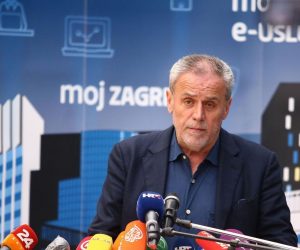 06.04.2020. Zagreb - Izjava za medije nakon sastanka Stozera civilne zastite Grada Zagreba.
Photo: Matija Habljak/PIXSELL