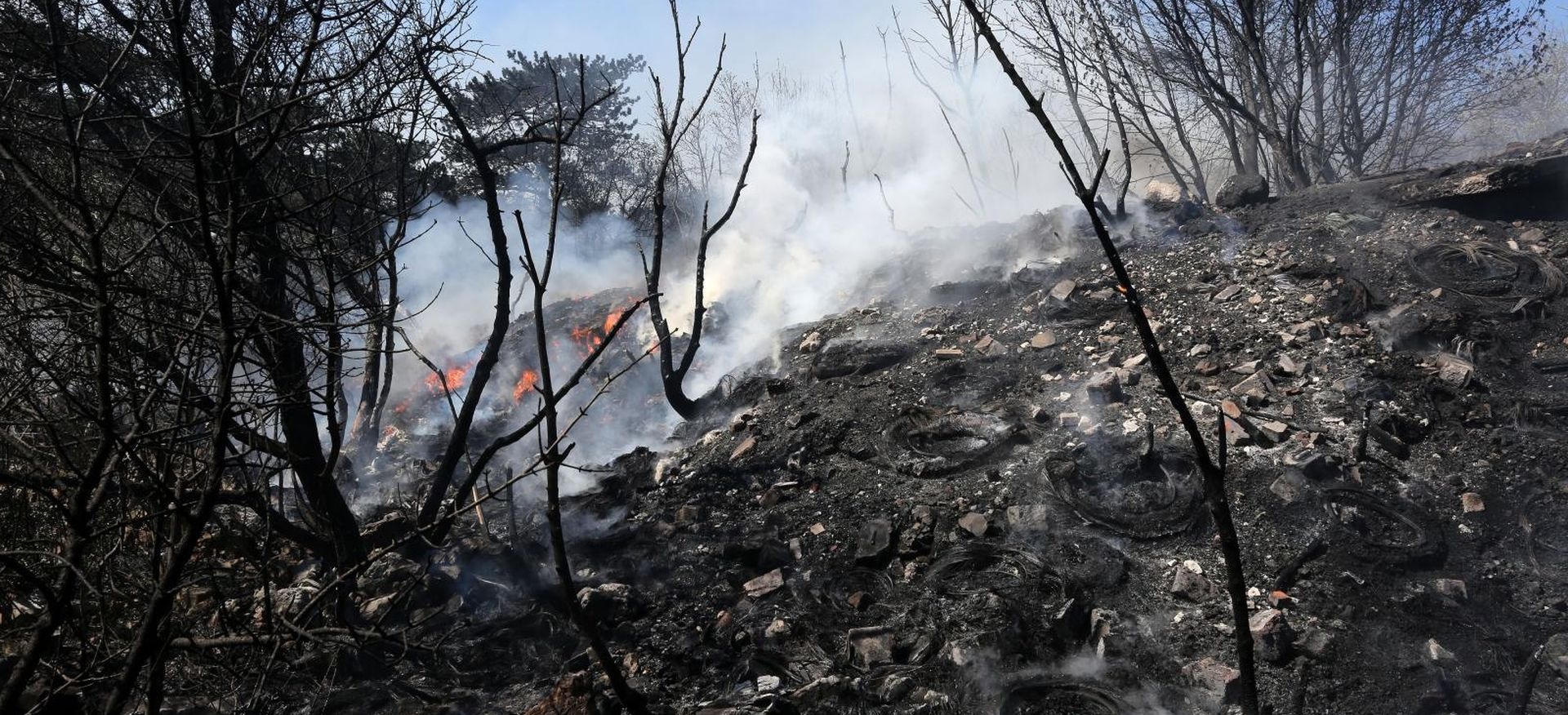 07.04.2020., Bakar - Sumski pozar koji je prijepodne izbio na podrucju izmedju Bakra i Urinja stavljen je pod kontrolu djelatnika Javne vatrogasne postrojbe Rijeka.
Photo:Goran Kovacic/PIXSELL