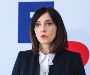 07.04.2020., Zagreb -  U Nacionalnoj i sveucilisnoj knjiznici odrzan je videolink sastanak ministrice znanosti i obrazovanja Blazenke Divjak. Prije pocetka sastanka ministrica Divjak dala je izjavu. Photo: Luka Stanzl/PIXSELL/EU2020HR