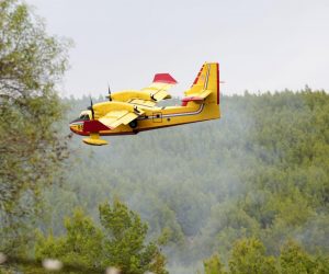 08.08.2019., Sibenik - Kanaderi se bore s pozarom koji je buknuo na nepristupacnom terenu nedaleko Skradina. Photo: Dusko Jaramaz/PIXSELL