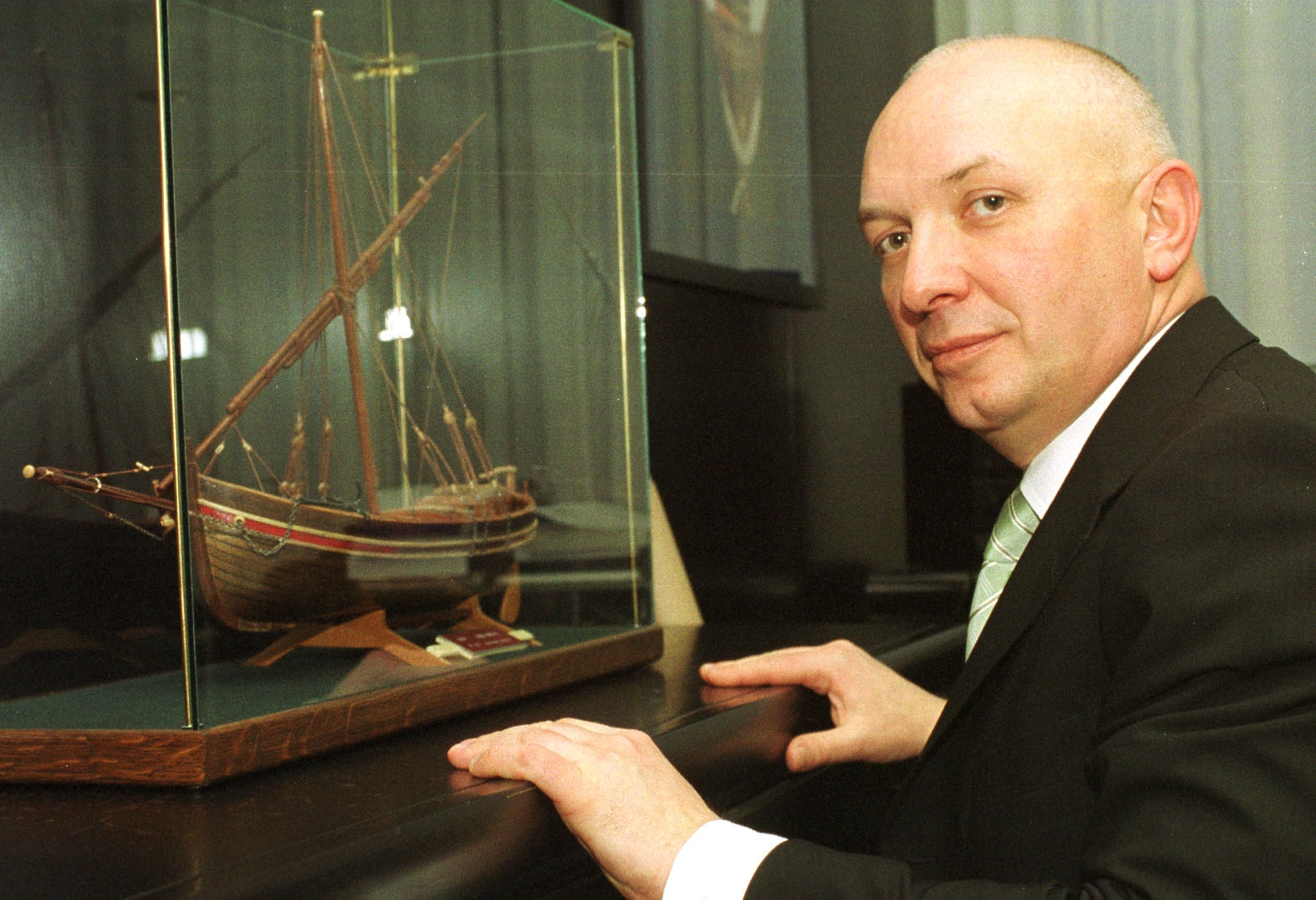 15.01.2002., Zagreb - Ministar gospodarstva Goranko Fizulic u svom kabinetu. 
Photo: Robert Anic/Vecernji list