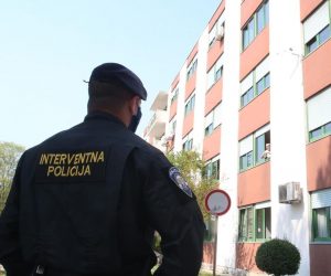 09.04.2020.,Split - U dom za starije i nemocne na Vukovarskoj ulici jutros je u pratnji stigao ravnatelj KBC Split Julije Mestrovic. 
Photo:Ivo Cagalj/PIXSELL