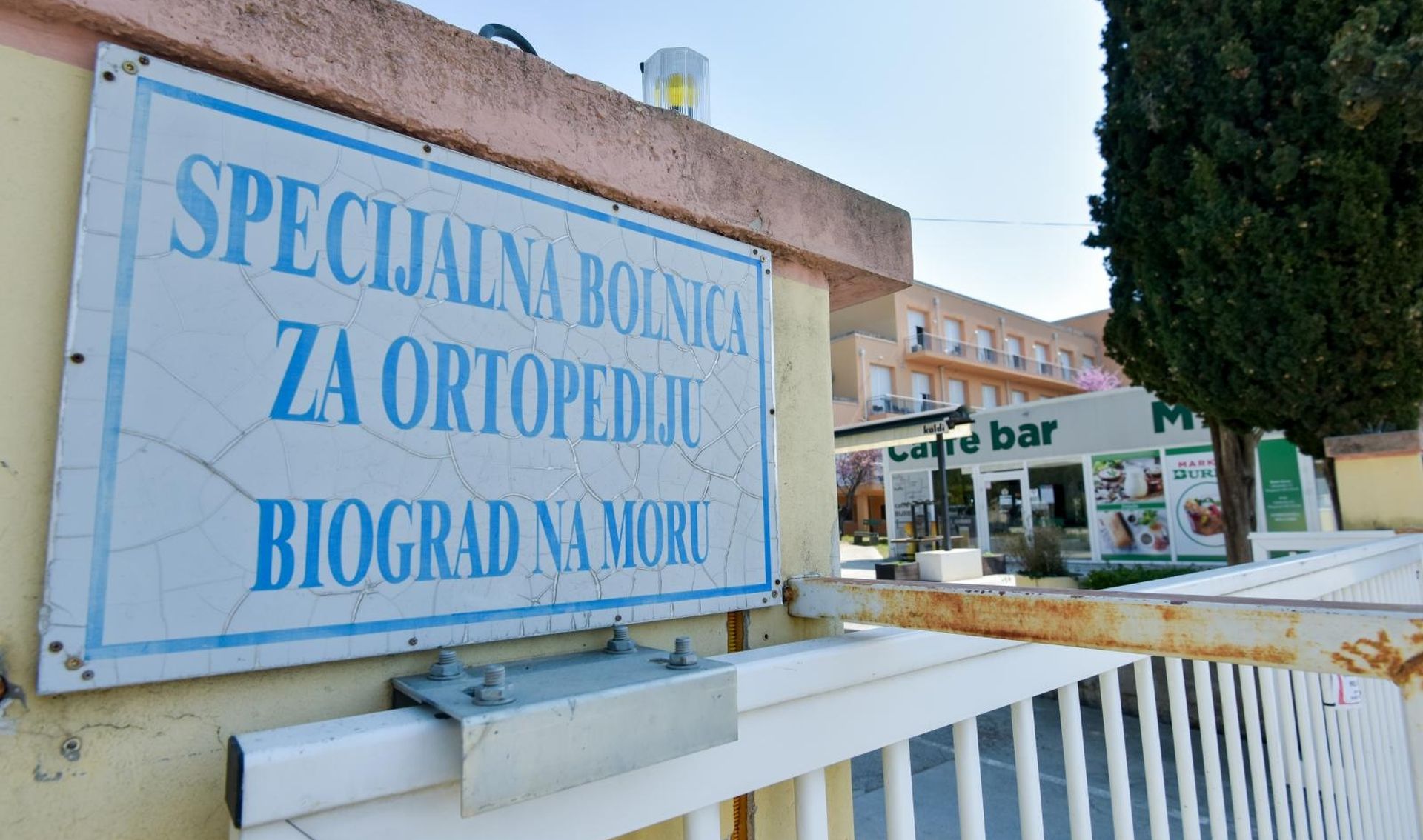 10.04.2020., Biograd - Specijalna bolnica za ortopediju Biograd na Moru
Photo: Dino Stanin/PIXSELL