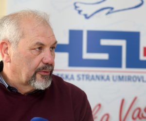 10.12.2019., Sibenik - U prosorijama HSU  odrzana je konferencija za medije Hrvatske stranke umirovljenika. Na konferenciji su govorili predsjednik HSU-a Silvano Hrelja i dopredsjednik, umirovljeni general Veselko Gabricevic.  
Photo: Dusko Jaramaz/PIXSELL