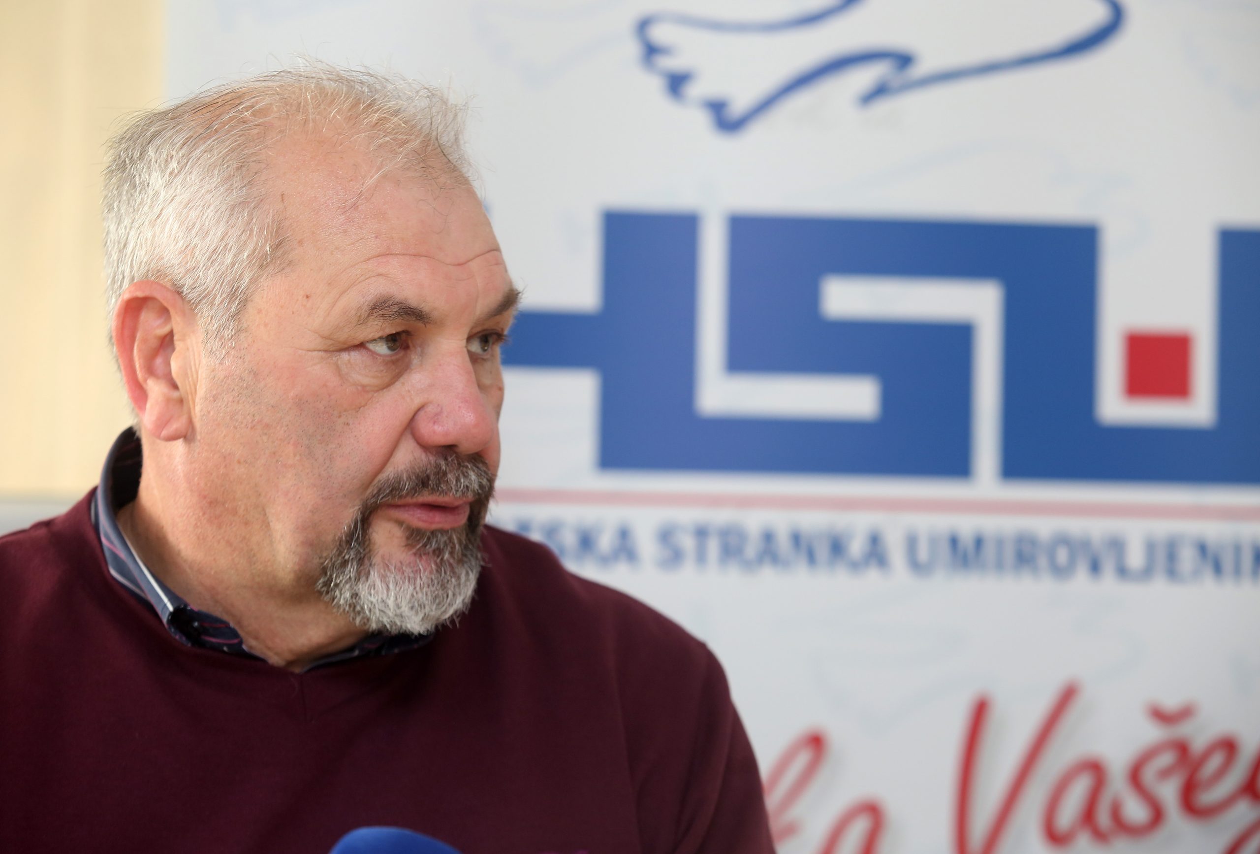 10.12.2019., Sibenik - U prosorijama HSU  odrzana je konferencija za medije Hrvatske stranke umirovljenika. Na konferenciji su govorili predsjednik HSU-a Silvano Hrelja i dopredsjednik, umirovljeni general Veselko Gabricevic.  
Photo: Dusko Jaramaz/PIXSELL