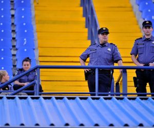 12.07.2011., Zagreb - Nogometasi GNK Dinamo na preuredjenom maksimirskom stadionu odrzali su trening na novoj travi uoci utakmice protiv Neftchi Bakua. Policija na tribinama.
Photo: Marko Lukunic/PIXSELL