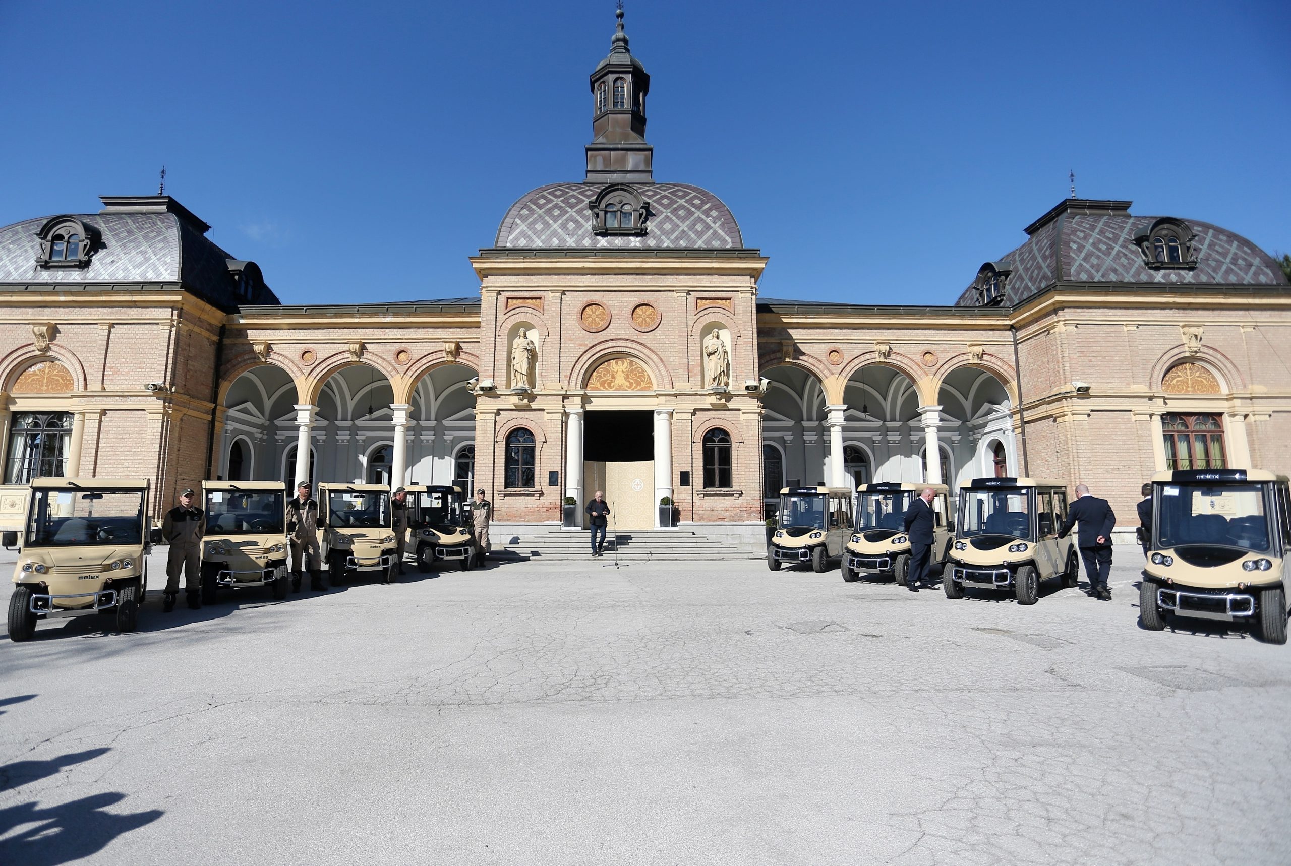 12.03.2020., Zagreb - Mirogoj, gradonacelnik Grada Zagreba Milan Bandic predstavio je osam novih elektrovozila za prijevoz posjetitelja i tehnicke potrebe Holdingove podruznice Gradska groblja. 
Photo: Dalibor Urukalovic/PIXSELL