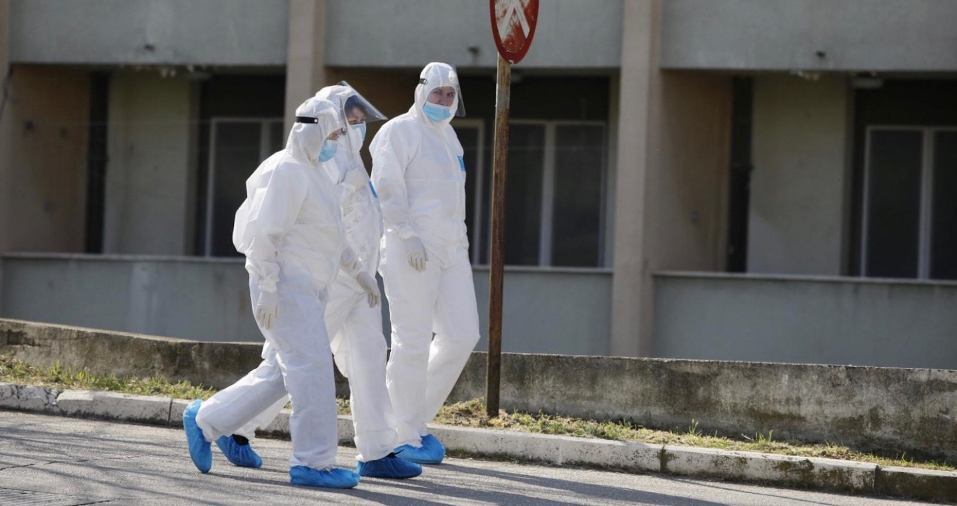 12.04.2020. Split - Pripreme hotela Zagreb za prebacivanje sticenika Doma za starije i nemocne u Vukovarskoj ulici u kojem je doslo do zaraze koronavirusom.
Photo: Milan Sabic/PIXSELL