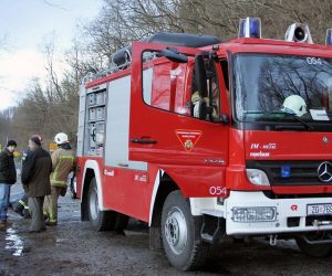 15.12.2012., Karlovac - U slijetanju automobila u rijeku Koranu u Vukmanickom Cerovcu kod restorana Karan, poginula je muska osoba. Nesreca se dogodila u 13.05 sati, policija i vatrogasci na mjestu nesrece.
Photo: Kristina Stedul Fabac/PIXSELL