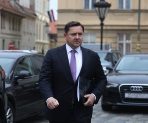 13.03.2020., Zagreb - Andrija Mikulic dolazi na sastanak premijera s ministrima i Kriznim stozerom. 
Photo: Patrik Macek/PIXSELL
