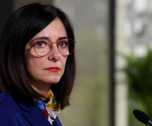14.04.2020., Zagreb - Ministrica znanosti i obrazovanja, Blazenka Divjak, u Nacionalnoj i sveucilisnoj knjiznici obratila se medijima prije sastanka s ministrima EU. Photo: Josip Regovic/PIXSELL/EU2020