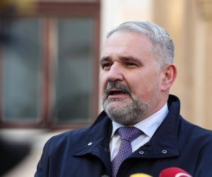 16.03.2020., Zagreb - Davor Majetic daje izjavu novinarima ispred Banskih dvora uoci sastanka predsjednika Vlade Andreja Plenkovica i gospodarstvenika zbog koronavirusa. Photo: Luka Stanzl/PIXSELL