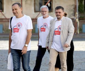 16.09.2019., Zagreb - Savez samostalnih sindikata Hrvatske (SSSH), Nezavisni hrvatski sindikati (NHS) i Matica hrvatskih sindikata (MHS) odrzali su konferenciju za medije ispred Hrvatskog sabora na temu referenduma 67 je previse. Govorili su predsjednici sindikalnih sredisnjica Mladen Novosel, Kresimir Sever i Vilim Ribic.
Photo: Patrik Macek/PIXSELL