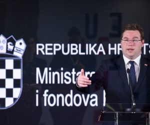 17.04.2020., Zagreb - Konferencija za medije ministra Marka Pavica o mjerama za korisnike EU fondova uslijed pandemije COVID-19. Predstavljen je paket pomoci korisnicima fondova EU koji su izravno pogodjeni krizom.  Photo: Josip Regovic/PIXSELL