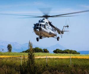 17.04.2020., Split - Helikopter Hrvatskog ratnog zrakoplovstva slijece na helidrom bolnice Firule.
Photo: Milan Sabic/PIXSELL