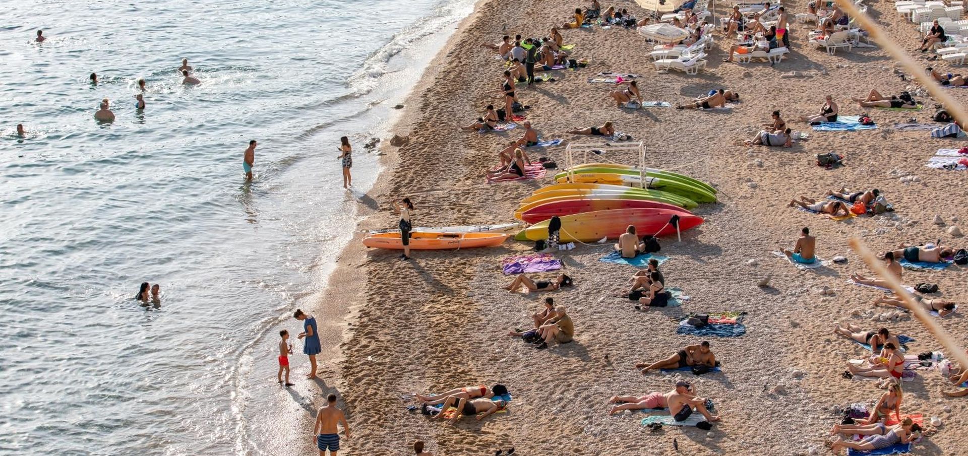 17.10.2019.,PLaza Banje, Dubrovnik - Lijepo vrijeme s izrazito ugodnim temperaturama omogucuje kupanje u drugoj polovici Listopada.
Photo: Grgo Jelavic/PIXSELL