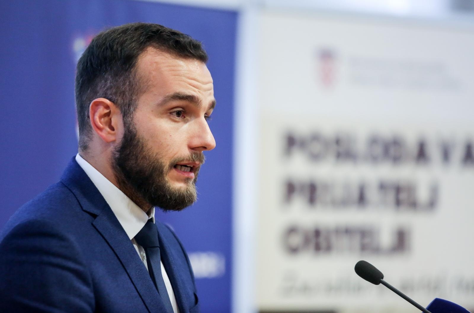 17.12.2019., Zagreb, Plaza event centar - Ministarstvo za demografiju, obitelj, mlade i socijalnu politiku dodjeljuje priznanje "Poslodavac prijatelj obitelji" za 2019. Ministar Josip Aladrovic

Photo: Marin Tironi/PIXSELL
