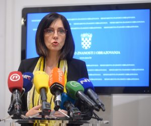 18.03.2020., Ministarstvo znanosti i obrazovanja, Zagreb - Konferencija za medije na kojoj je ministrica znanosti i obrazovanja Blazenka Divjak izvijestila o najnovijim informacijama iz sustava odgoja i obrazovanja..Photo: Marko Prpic/PIXSELL