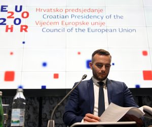 19.03.2020., Zagreb - U Nacionalnoj i sveucilisnoj knjiznici odrzan je videolink sastanak ministara Europske unije na kojem su prisustvovali Vesna Bedekovic i Josip Aladrovic.  Photo: Josip Regovic/PIXSELL/EU2020HR