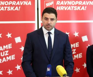 19.04.2020. Zagreb - 

Konferencija za medije SDP-a o prijedlozima mjera za obrazovanje u vrijeme pandemije. Davor Bernardic, Sabina Glasovac.

Photo: Matija Habljak/PIXSELL