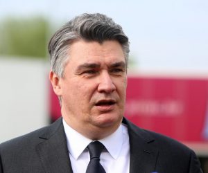 20.04.2020., Karlovac - Predsjednik Republike Hrvatske Zoran Milanovic posjetio je tvrtku „PPK karlovacka mesna industrija d.d. – Grupa Pivac“ gdje je sa predstavnicima Uprave tvrtke obisao pogon i upoznao se sa radom mesne industrije u doba koronavirusa. 
Photo: Kristina Stedul Fabac/PIXSELL