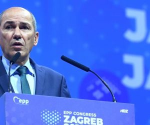 21.11.2019., Zagreb - Drugi dan dvodnevnog 24. izbornog kongresa Europske pucke stranke (EPP) u zagrebackoj Areni. Vise od 2000 sudionika iz 40 zemalja tijekom kongresa izabrat ce novo vodstvo Europske pucke stranke. Janez Jansa
Photo: Marko Lukunic/PIXSELL