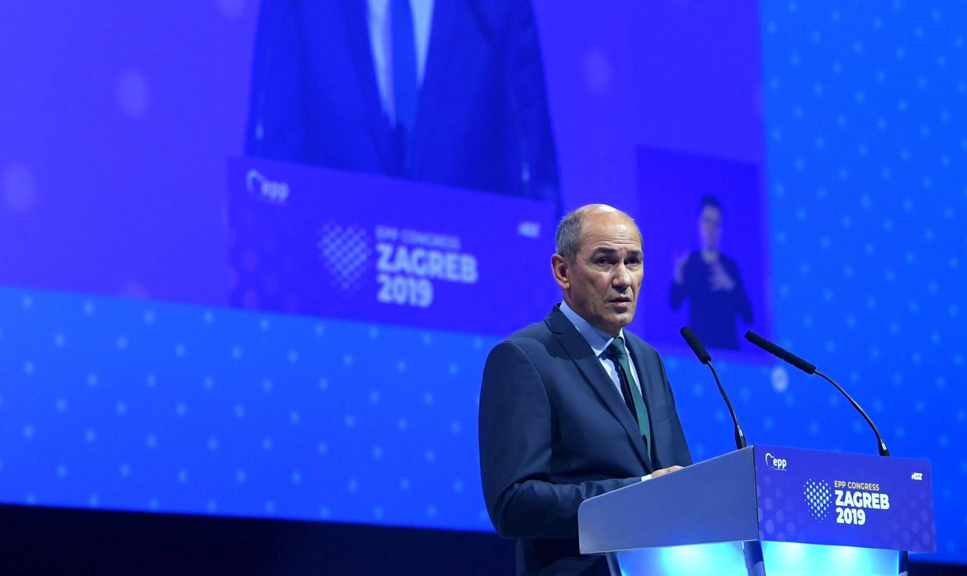 21.11.2019., Zagreb - Drugi dan dvodnevnog 24. izbornog kongresa Europske pucke stranke (EPP) u zagrebackoj Areni. Vise od 2000 sudionika iz 40 zemalja tijekom kongresa izabrat ce novo vodstvo Europske pucke stranke. Janez Jansa
Photo: Marko Lukunic/PIXSELL