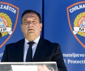 22.04.2020., Zagreb - Nacionalni stozer civilne zastite odrzao je konferenciju za medije o najnovijim detaljima sirenja koronavirusa u Hrvatskoj. Ministar zdravstva Vili Beros. Photo: Darko Tomas/POOL/CROPIX